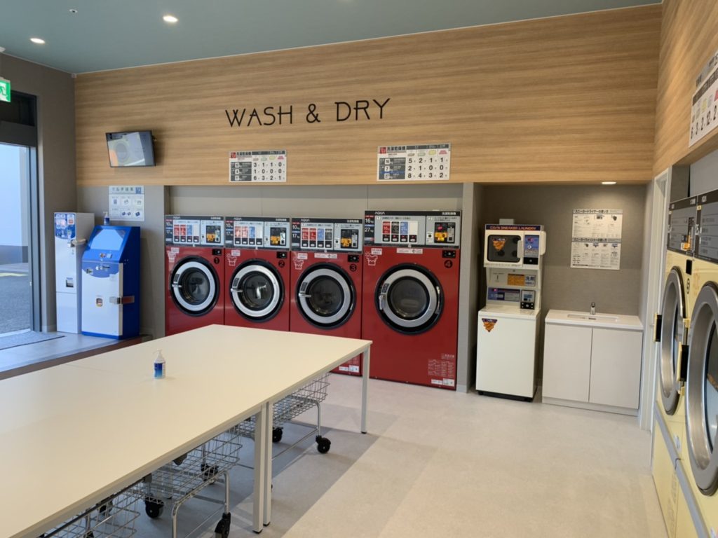 COIN LAUNDRY FUJI店内