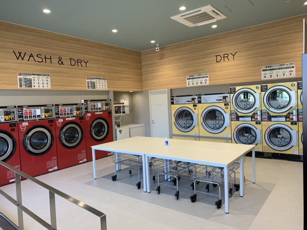 COIN LAUNDRY FUJI店内