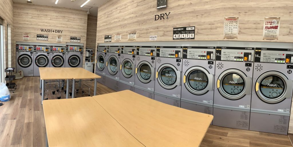 COIN LAUNDRY PLUM店内