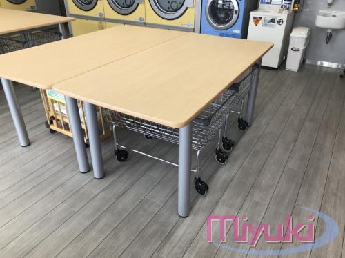 【コインランドリー用品の激安販売ネットショップ!!】消耗品や業務用洗剤の購入はミユキショップで!! / [AQUA] ランドリーテーブル