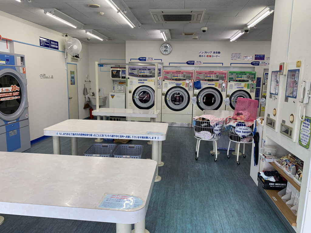 コインランドリー ブルーハンガー 店内